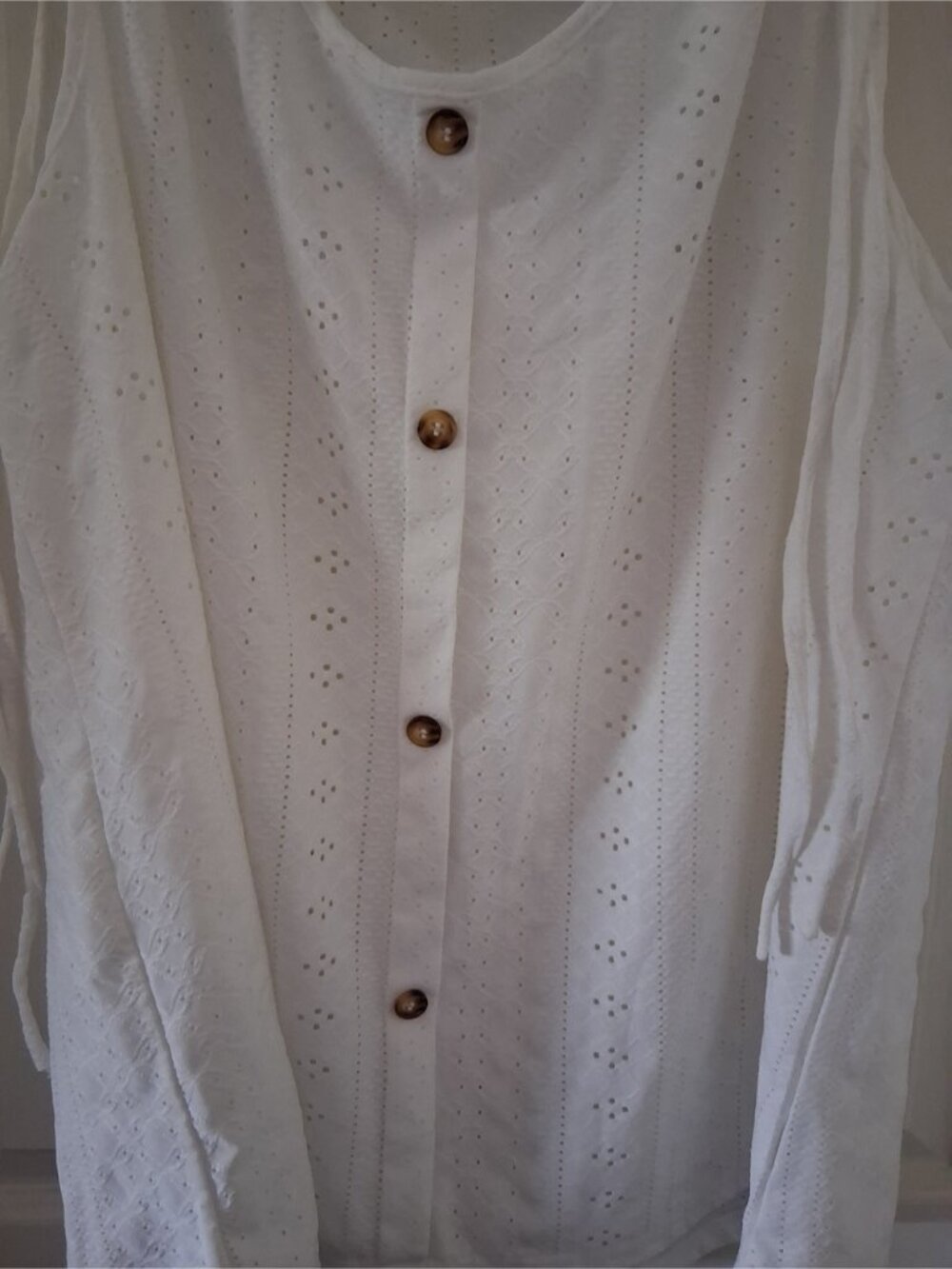 Sleeveless White Eyelet Button-Front Tank Top - Picture 3 of 5